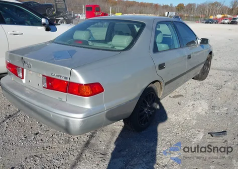 2001 Toyota Camry Ce z USA, uszkodzony, nr VIN 4T1BG22K61U107414